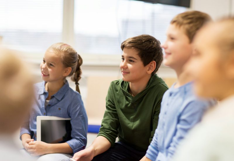 Glückliche Kinder von der Eazy Learn Nachhilfeschule